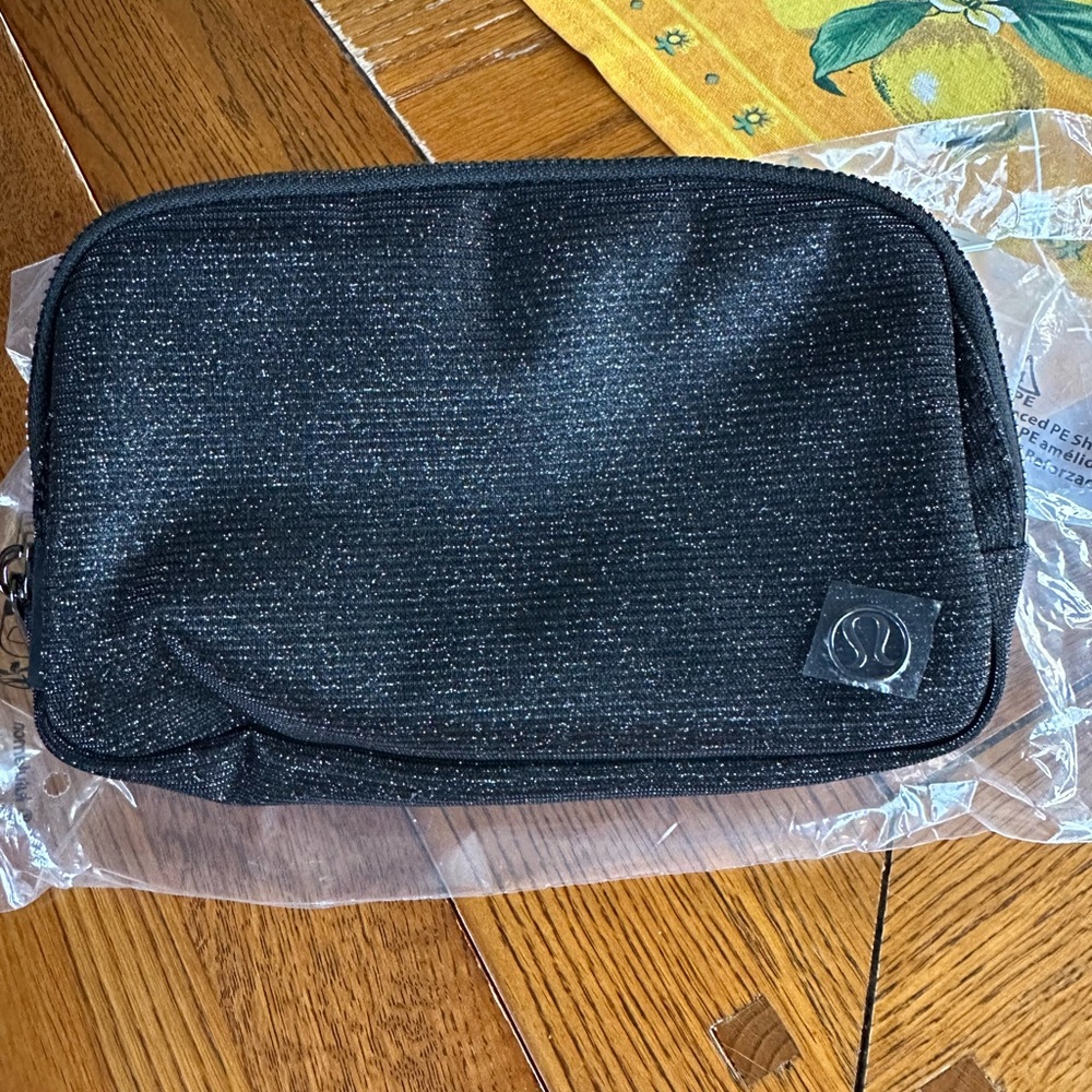 Lululemon Everywhere Black Glitter Belt Bag 1L NWT